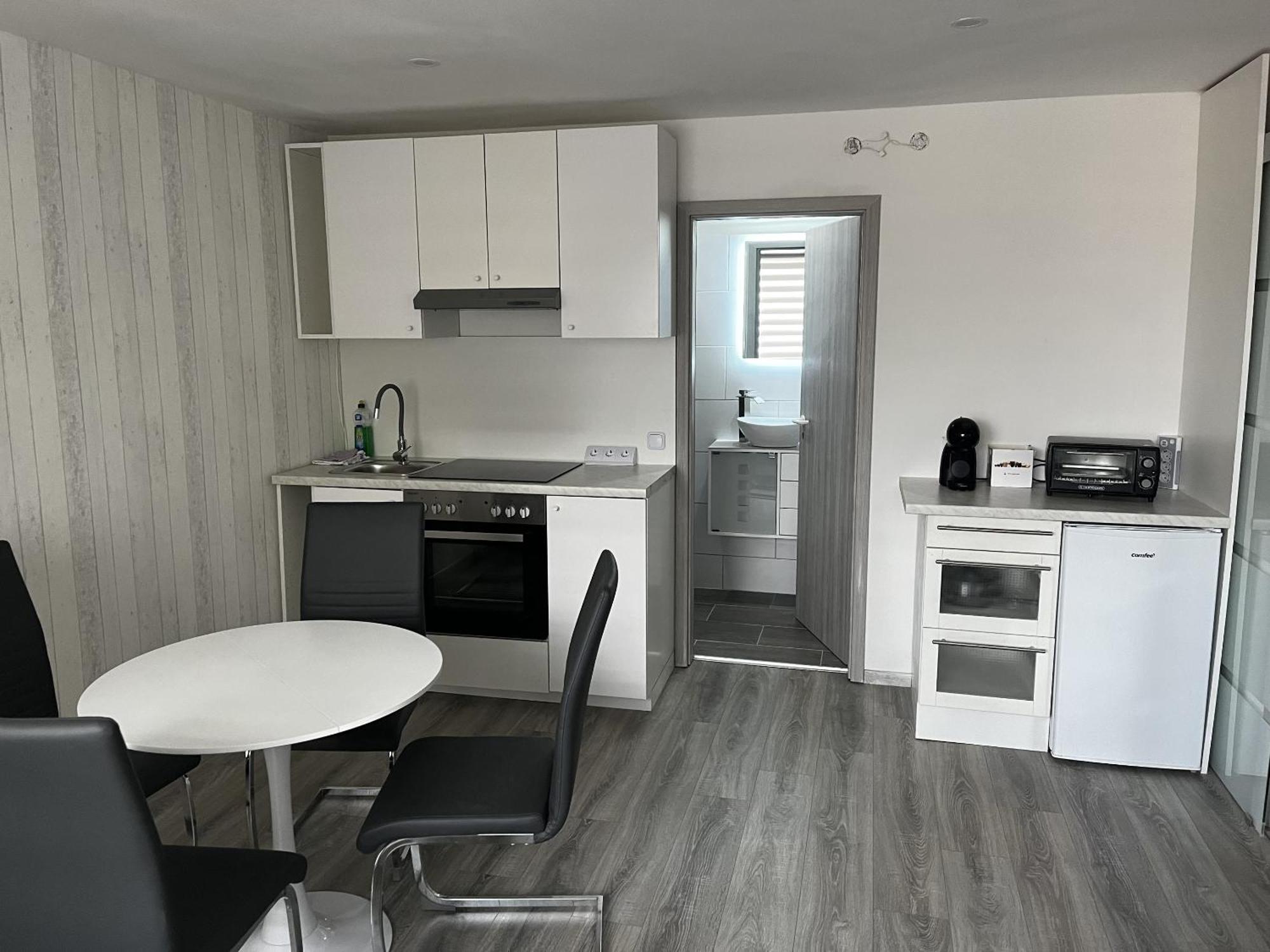 Messe-Hotelzimmer-Einzimmerappartement Leverkusen Rom bilde